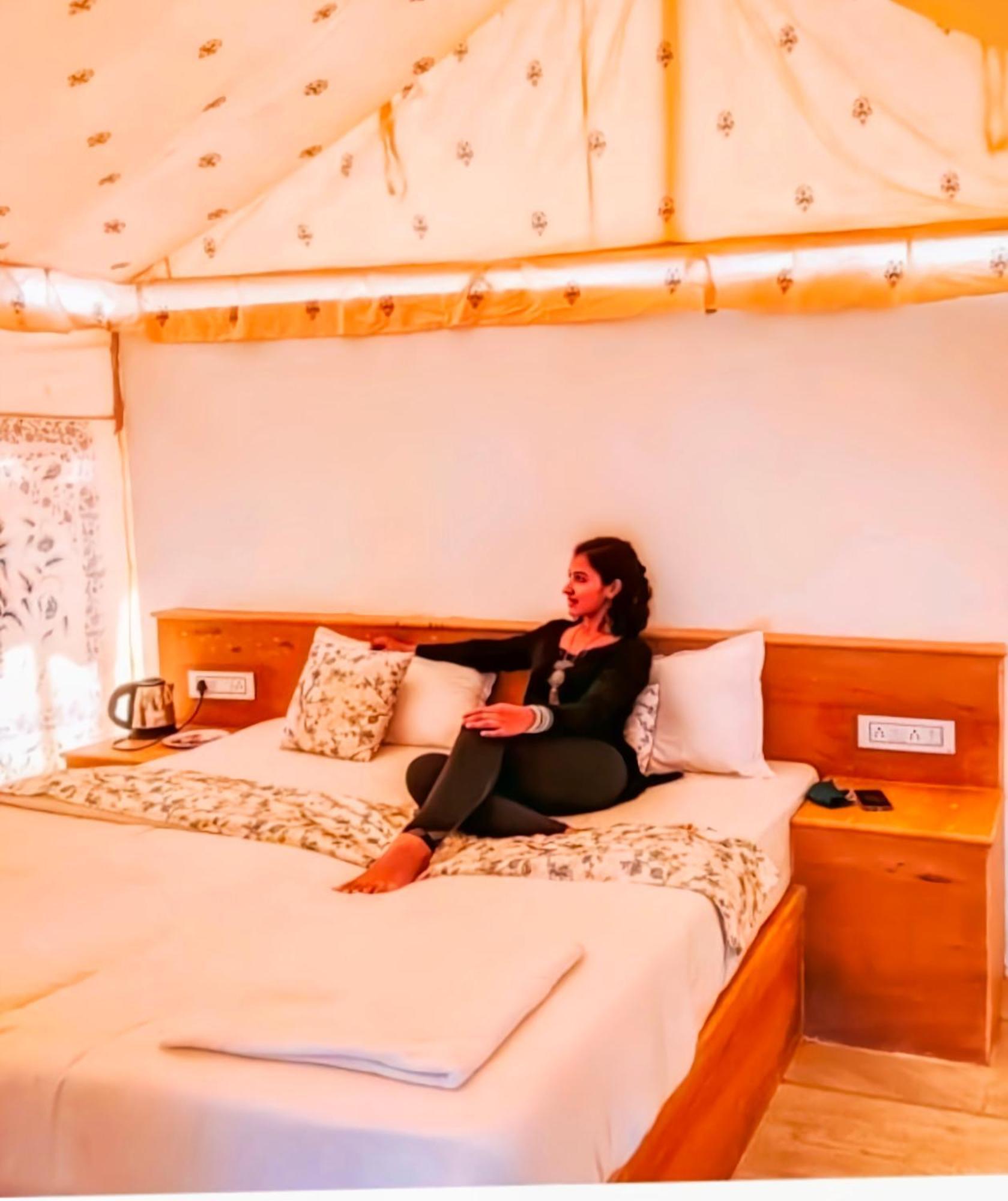 The Saffron Desert Camp Jaisalmer Esterno foto