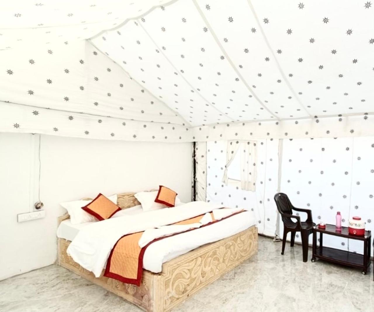 The Saffron Desert Camp Jaisalmer Esterno foto