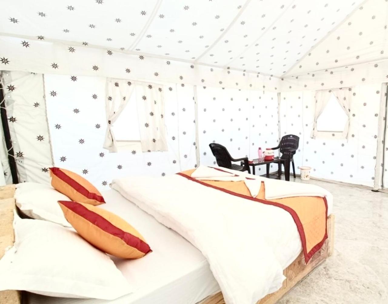 The Saffron Desert Camp Jaisalmer Esterno foto