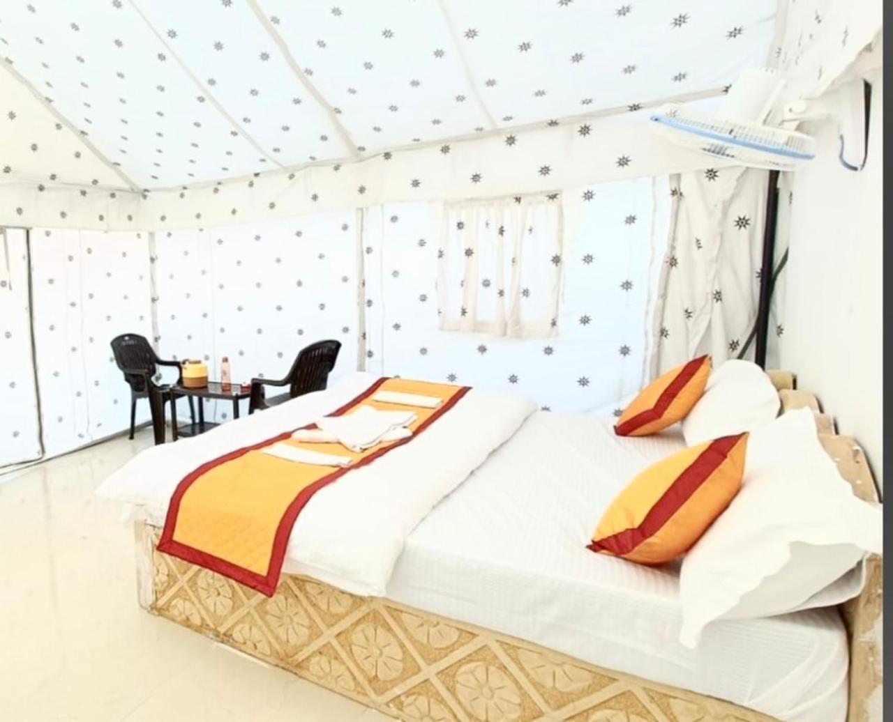 The Saffron Desert Camp Jaisalmer Esterno foto